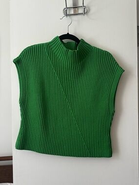 Zara Green Shortsleeve Sweater